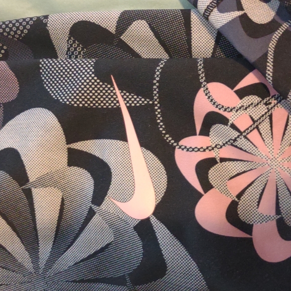 Girls Nike Dri-fit Leggings Size small - Picture 2 of 5